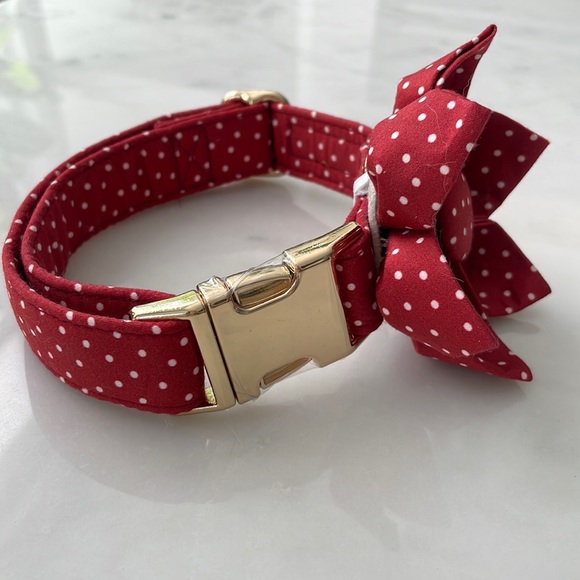 Sniff & Bark dog collar | MEDIUM | red polka dot print w/ removable large flower - Picture 3 of 7